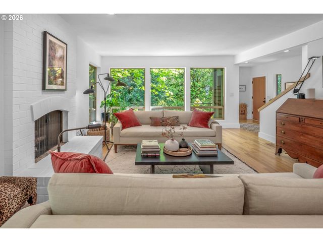 1373 Sw WESTWOOD Dr, Portland, OR 97239