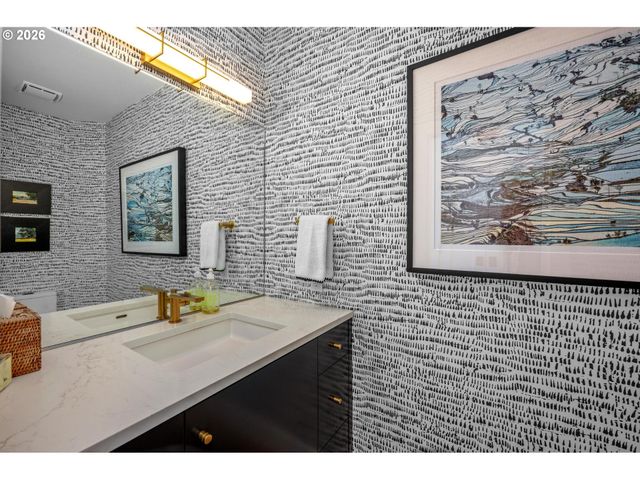 1373 Sw WESTWOOD Dr, Portland, OR 97239