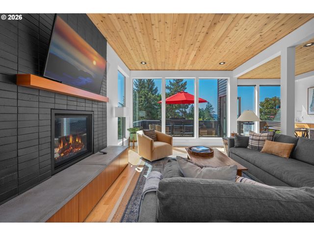 1373 Sw WESTWOOD Dr, Portland, OR 97239