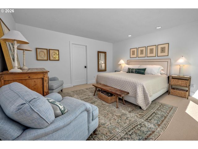 1373 Sw WESTWOOD Dr, Portland, OR 97239