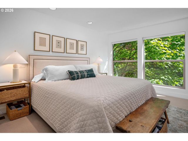 1373 Sw WESTWOOD Dr, Portland, OR 97239