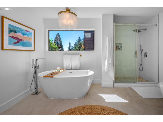 1373 Sw WESTWOOD Dr, Portland, OR 97239