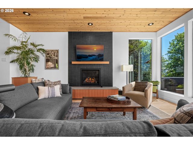 1373 Sw WESTWOOD Dr, Portland, OR 97239
