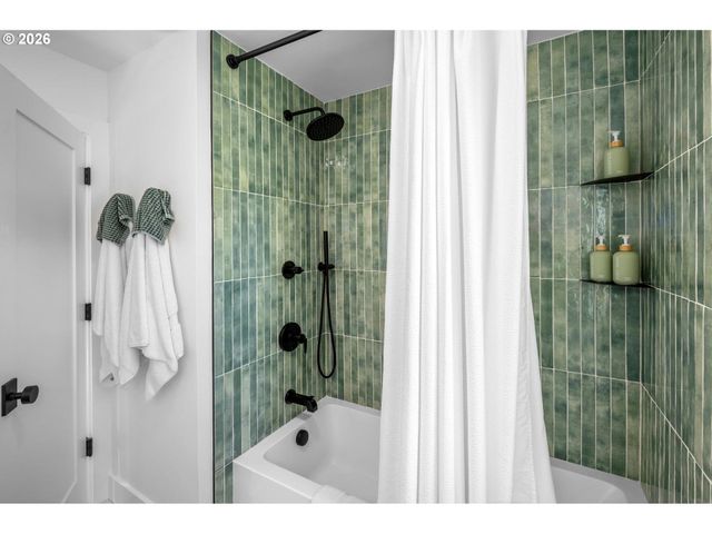 1373 Sw WESTWOOD Dr, Portland, OR 97239