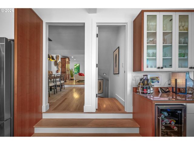 1373 Sw WESTWOOD Dr, Portland, OR 97239