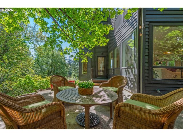 1373 Sw WESTWOOD Dr, Portland, OR 97239