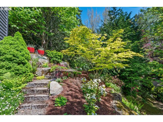 1373 Sw WESTWOOD Dr, Portland, OR 97239