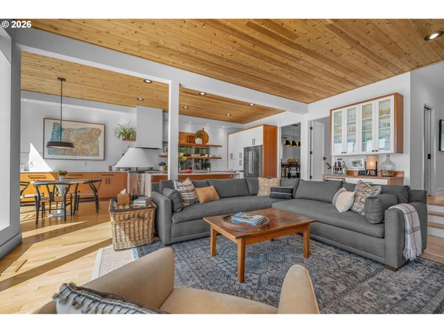 1373 Sw WESTWOOD Dr, Portland, OR 97239
