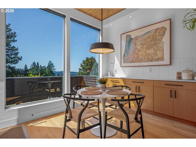 1373 Sw WESTWOOD Dr, Portland, OR 97239