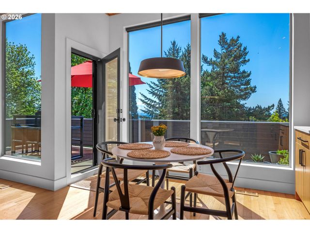 1373 Sw WESTWOOD Dr, Portland, OR 97239