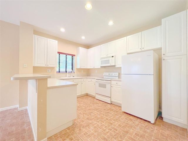 2132 NW 75th Way, Pembroke Pines, FL 33024