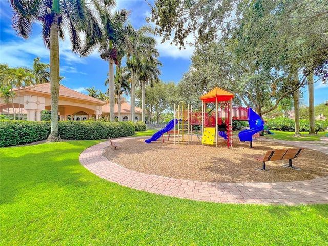 2132 NW 75th Way, Pembroke Pines, FL 33024