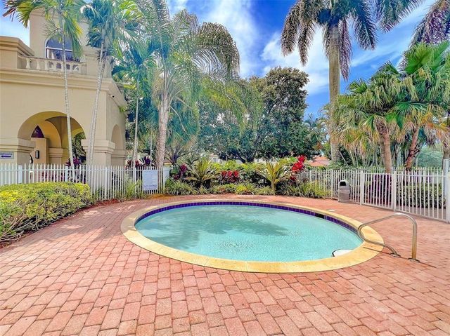 2132 NW 75th Way, Pembroke Pines, FL 33024