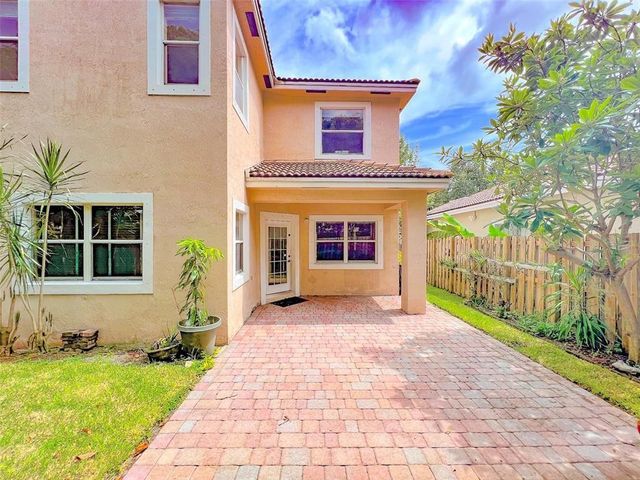 2132 NW 75th Way, Pembroke Pines, FL 33024