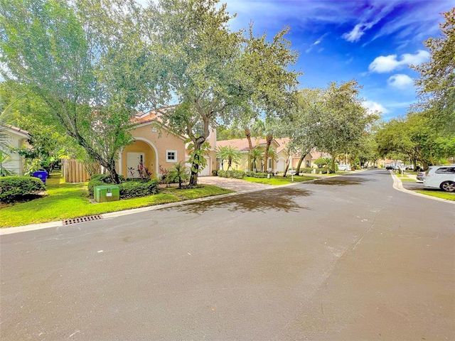 2132 NW 75th Way, Pembroke Pines, FL 33024
