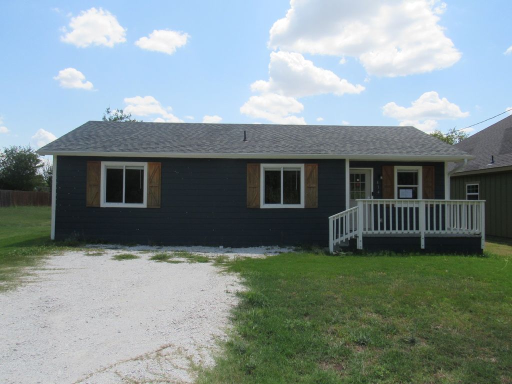 414 Matthew Street, Hillsboro, TX 76645