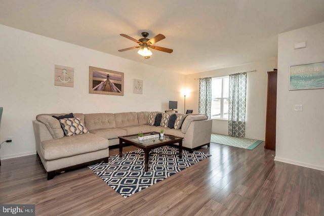 1418 HUDGINS FARM CIR, Fredericksburg, VA 22408