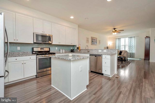 1418 HUDGINS FARM CIR, Fredericksburg, VA 22408