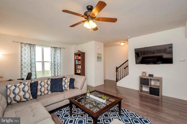 1418 HUDGINS FARM CIR, Fredericksburg, VA 22408