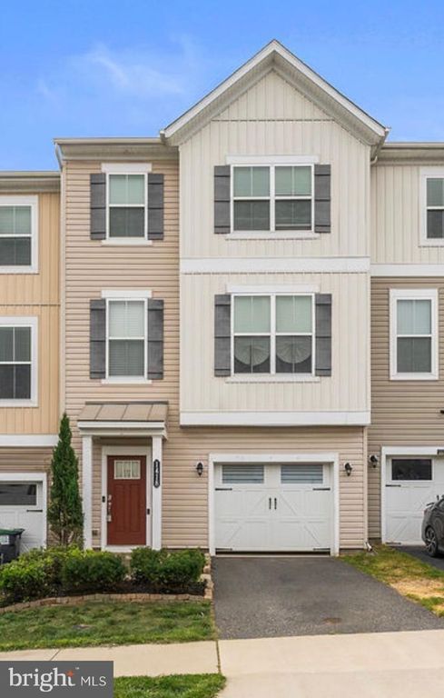 1418 HUDGINS FARM CIR, Fredericksburg, VA 22408