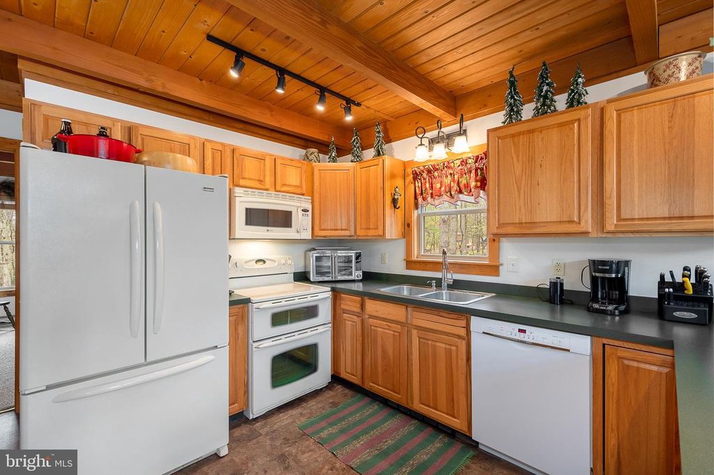 Image 4 of property listing at 392 DEER RUN LN, Swanton, MD 21561
