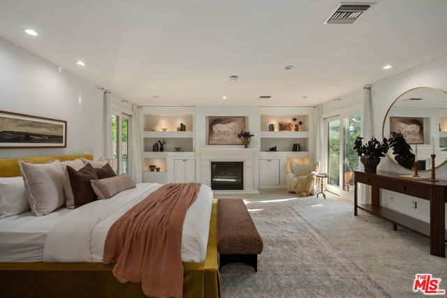 1124 Sierra Alta Way, Los Angeles, CA 90069