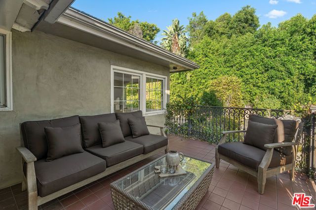 1124 Sierra Alta Way, Los Angeles, CA 90069