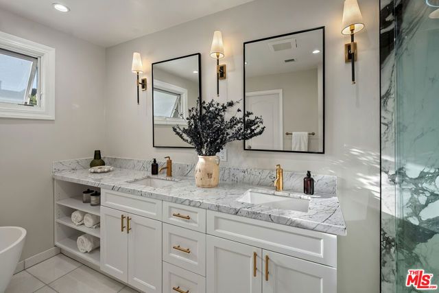 1124 Sierra Alta Way, Los Angeles, CA 90069