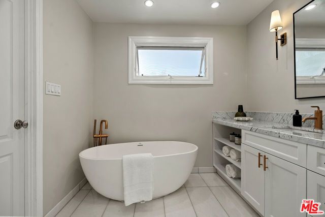 1124 Sierra Alta Way, Los Angeles, CA 90069