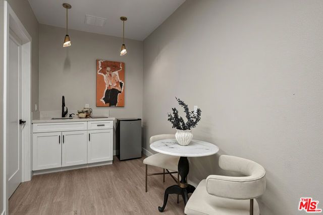 1124 Sierra Alta Way, Los Angeles, CA 90069