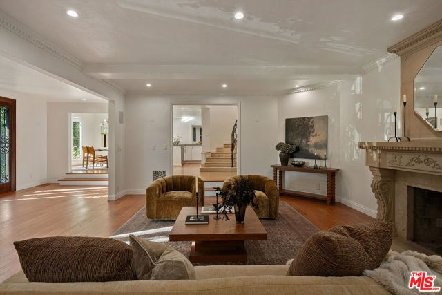1124 Sierra Alta Way, Los Angeles, CA 90069