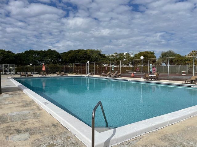 470 Executive Center Dr 1C, West Palm Beach, FL 33401