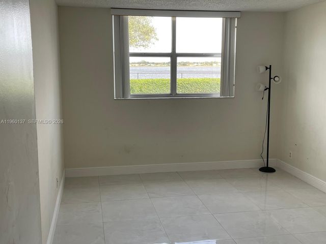 470 Executive Center Dr 1C, West Palm Beach, FL 33401