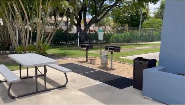 470 Executive Center Dr 1C, West Palm Beach, FL 33401