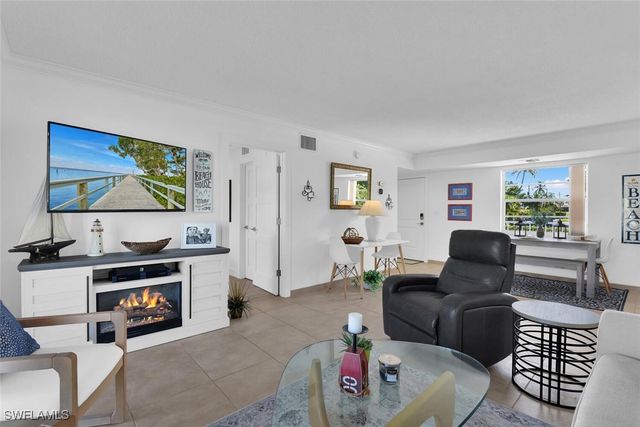 1100 Little Neck CT F53, Naples, FL 34102