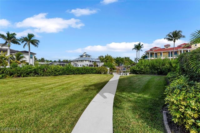 1100 Little Neck CT F53, Naples, FL 34102