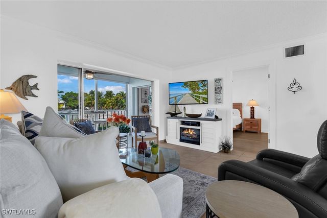 1100 Little Neck CT F53, Naples, FL 34102