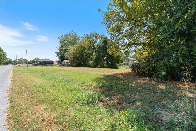 613 W Arkansas Street, Gentry, AR 72734
