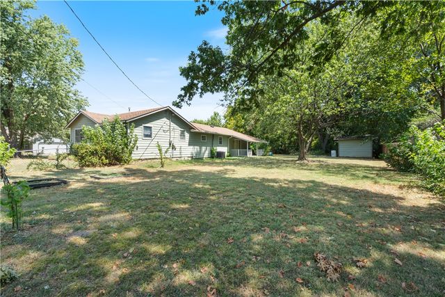 613 W Arkansas Street, Gentry, AR 72734