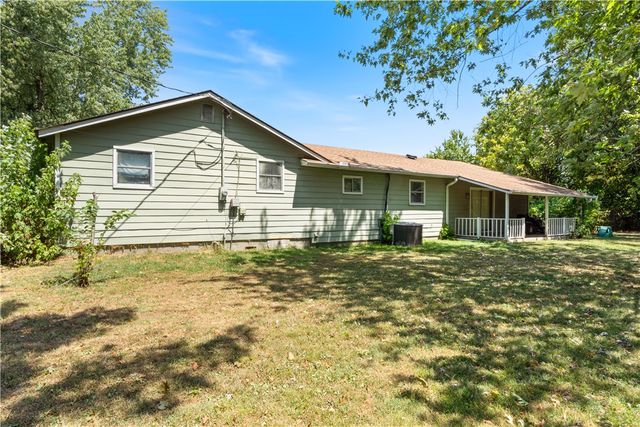 613 W Arkansas Street, Gentry, AR 72734