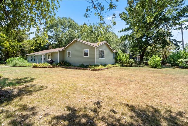 613 W Arkansas Street, Gentry, AR 72734