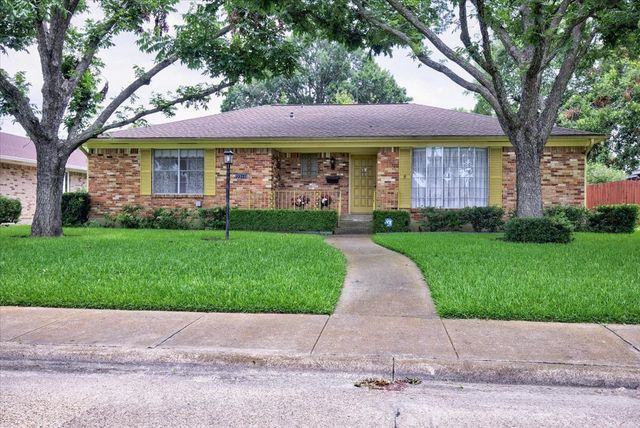 2210 Babalos Lane, Dallas, TX 75228