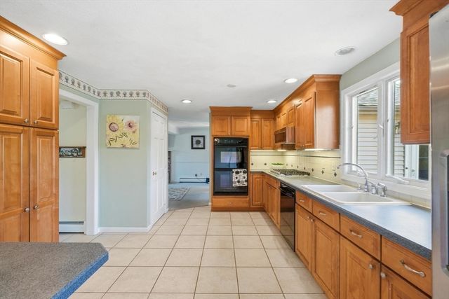 8 Villanova Dr, Westford, MA 01886