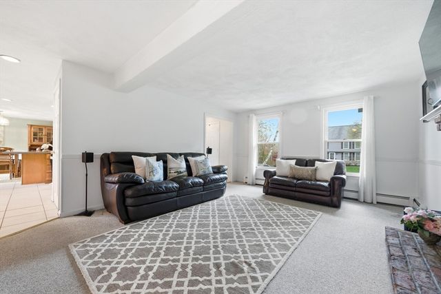 8 Villanova Dr, Westford, MA 01886