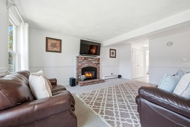 8 Villanova Dr, Westford, MA 01886
