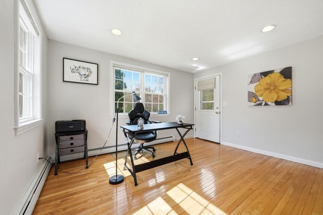 8 Villanova Dr, Westford, MA 01886