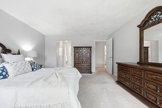 8 Villanova Dr, Westford, MA 01886
