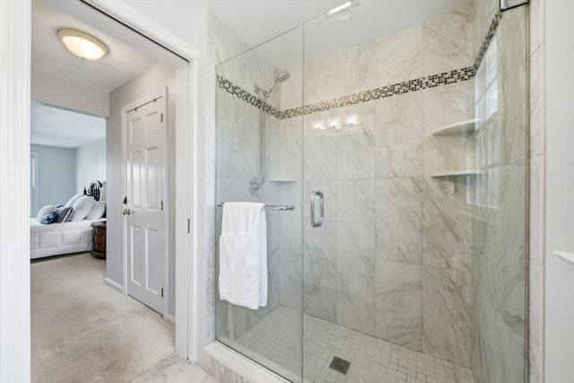 8 Villanova Dr, Westford, MA 01886