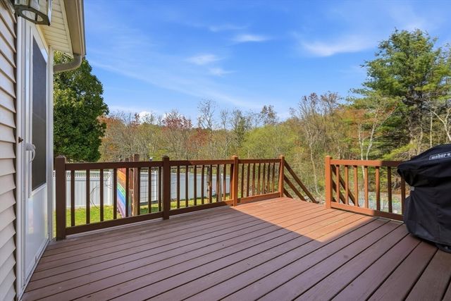 8 Villanova Dr, Westford, MA 01886