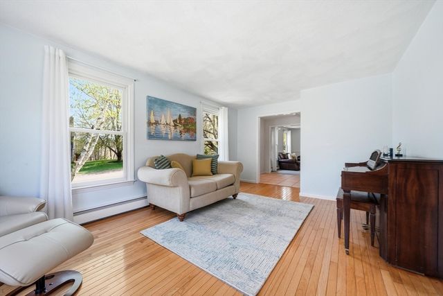 8 Villanova Dr, Westford, MA 01886
